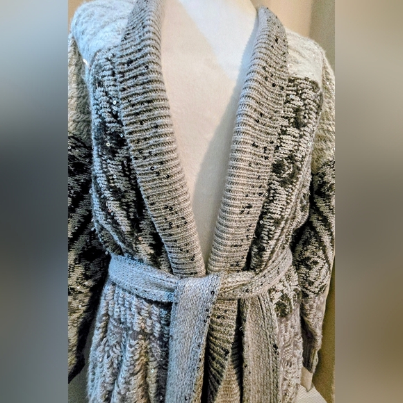WHBM Sequin Gray Patterned Knit Cardigan - Picture 5 of 7